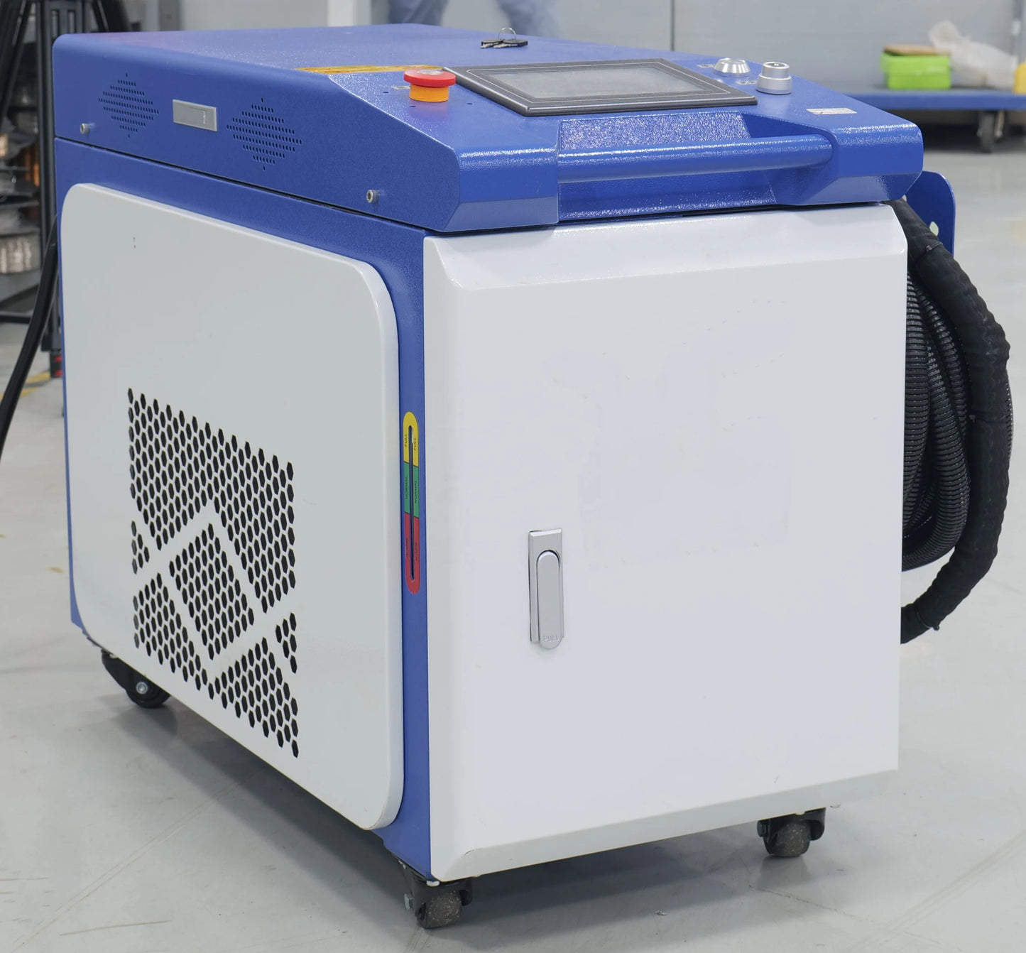 Small Size Portable Laser Welder 1500watt HandHeld Laser Welding machine 4 in 1 laser weld cutting cleaning rust removing