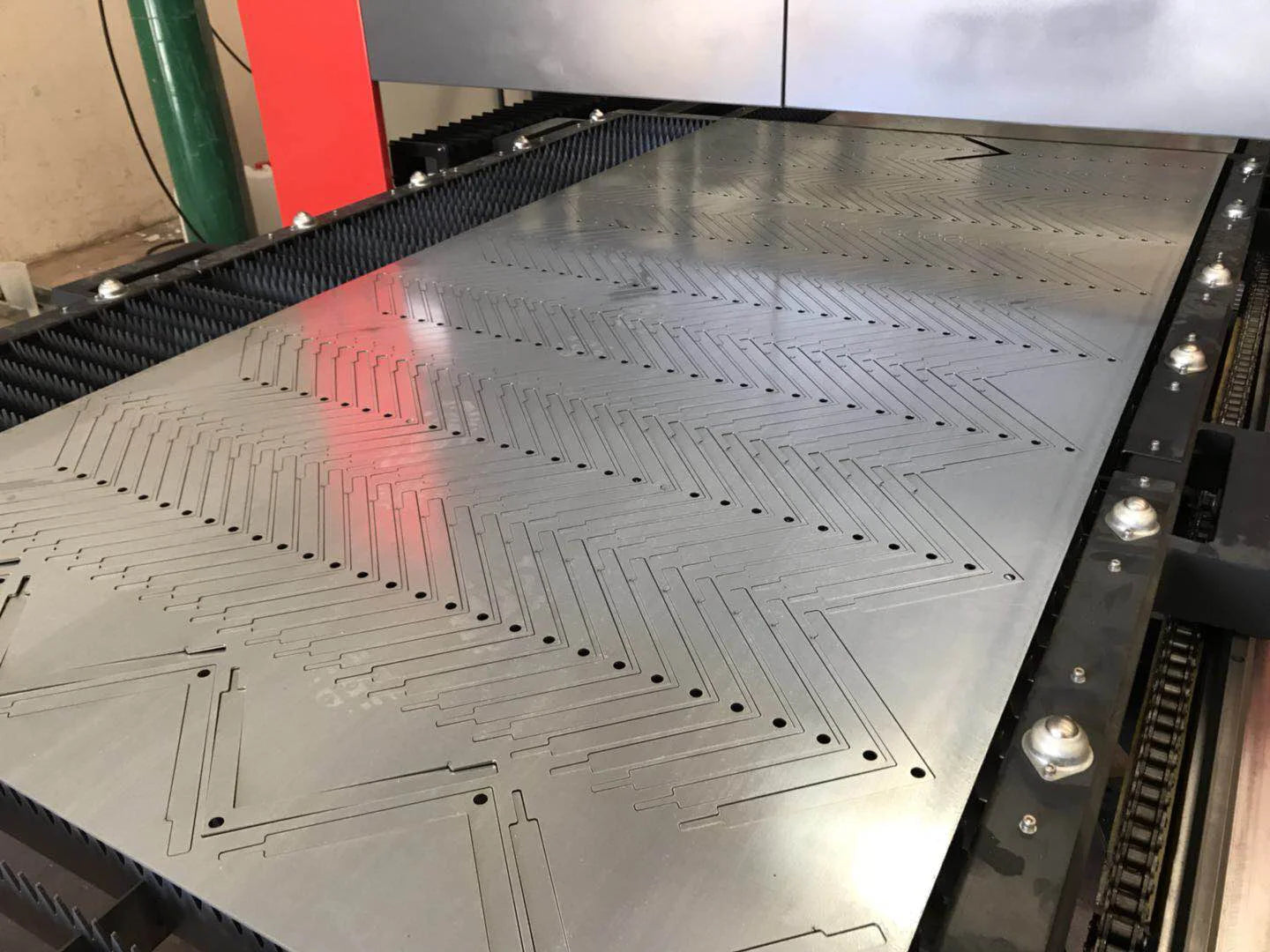 Chinese CNC Fiber Optic IPG Laser Cutting Machine for Metal Cast Iron Carton Steel Brass Aluminum Cutting