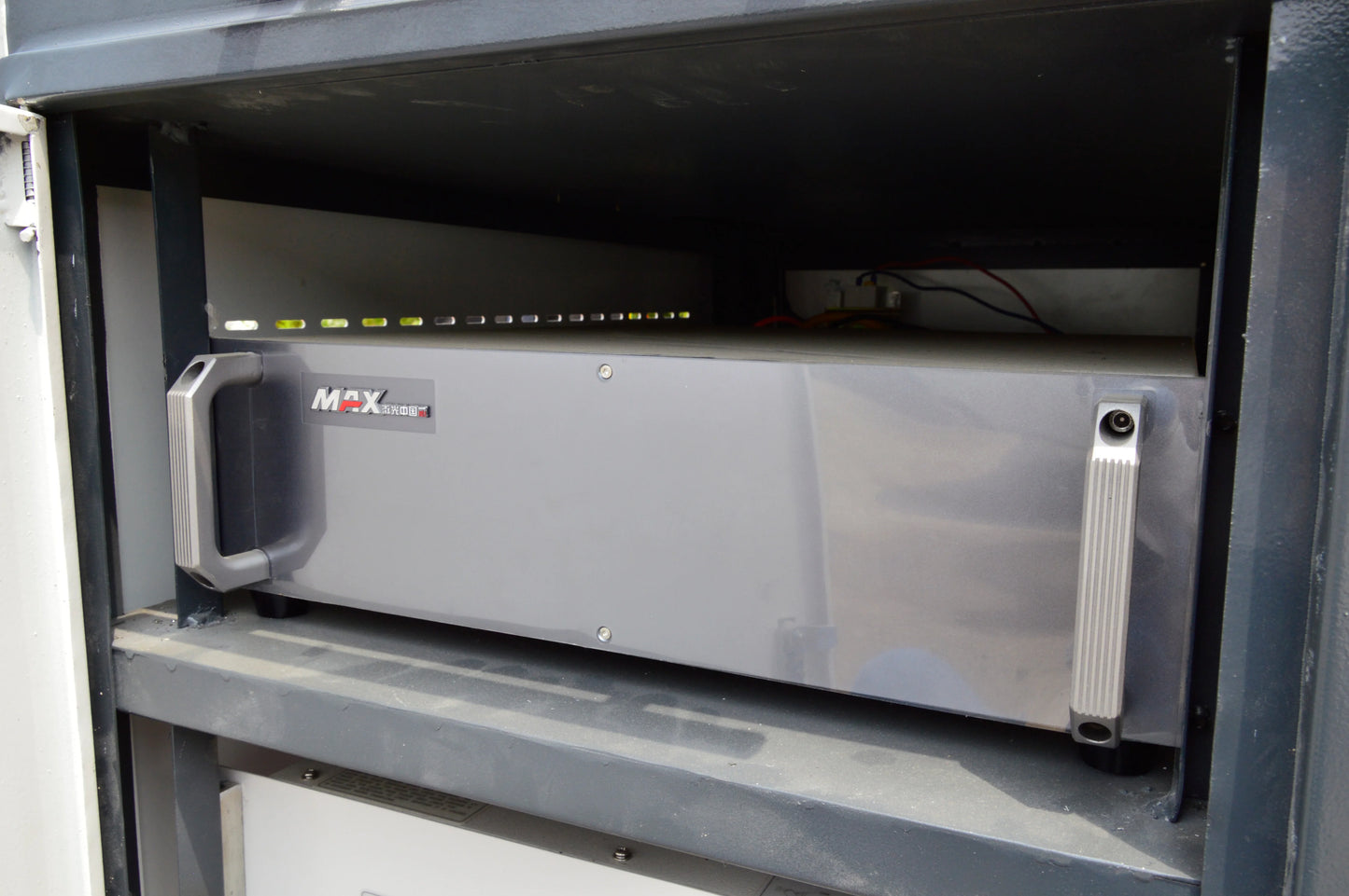 Fiber laser Handheld portable fiber laser welding machine 1000W 1500W 2000W with auto wire feeder