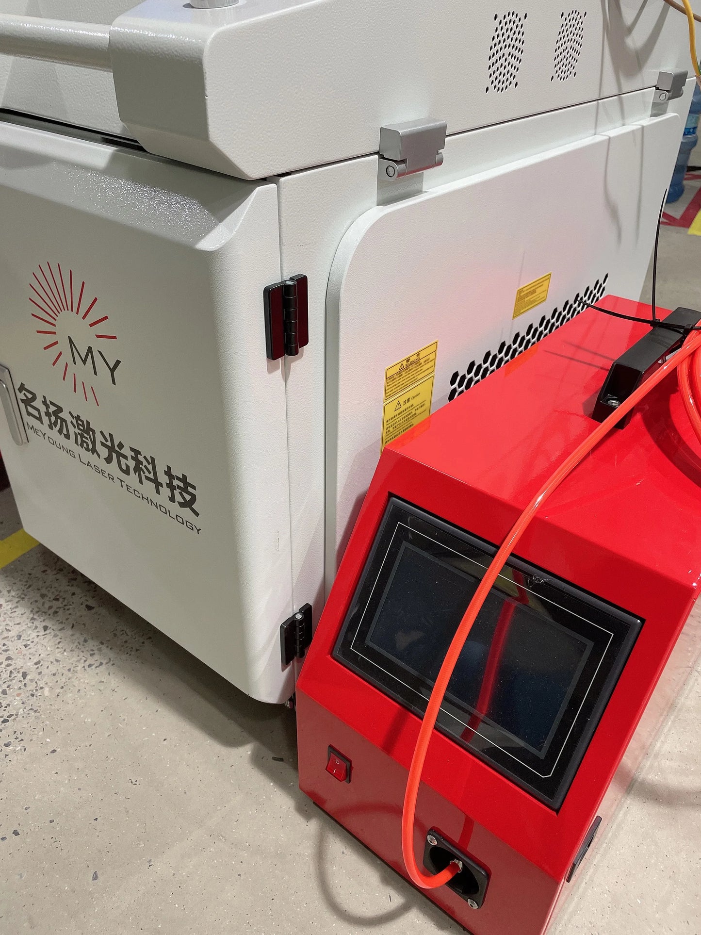 Factory hot selling easy to operate handheld laser welding machine for matel welding1500W
