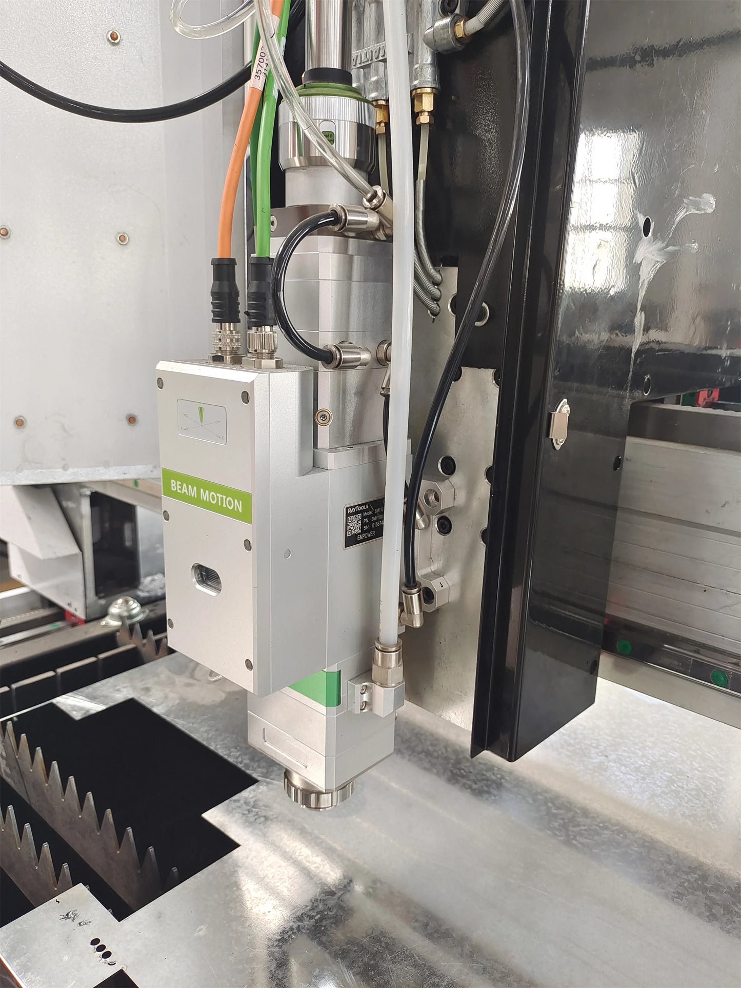 Cnc 3000W Fiber Laser Cutting Machine 3015 Laser Metal Cutting Machine For Steel Metal