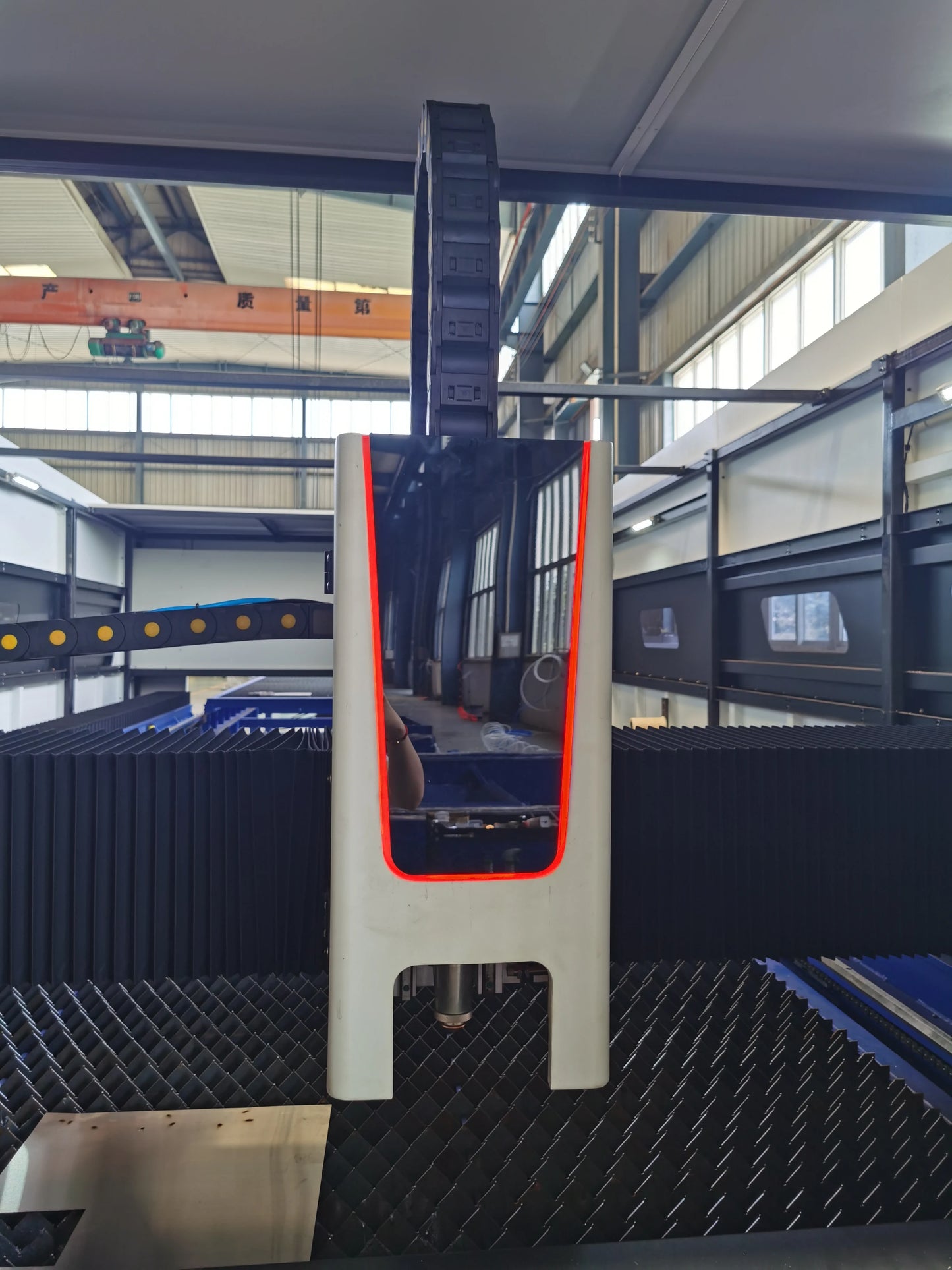 Fiber laser cutting machine full enclosed cover cnc stainless steel laser cutting machines